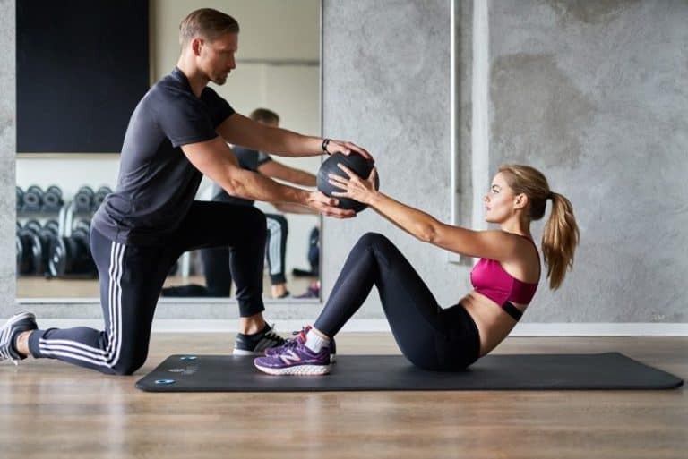 Ventajas y desventajas de tener un entrenador personal
