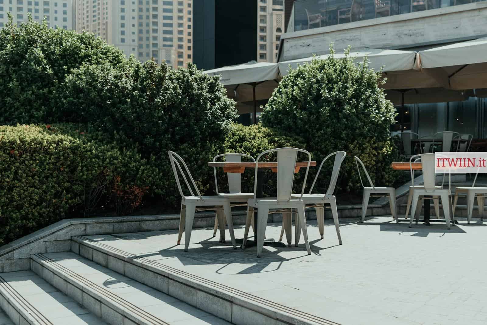 A bunch of chairs that are sitting on some steps
